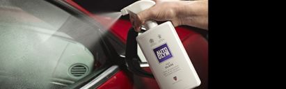 Pulizia vetri interni auto senza aloni