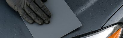 Carteggiatura a umido: guida con carta waterproof