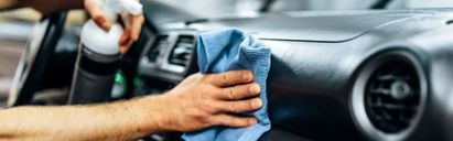 Comment nettoyer la sellerie de votre voiture efficacement