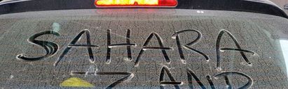 Saharazand op je auto? Zo was je het er veilig af