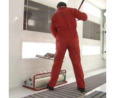 Applicateur pour film de protection pour cabine de peinture Film4Booth de COLAD